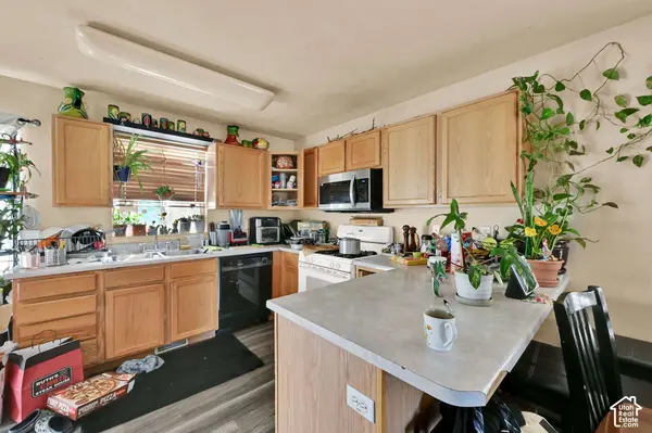 1617 W PROSPECT CIR, Salt Lake City, UT 84104