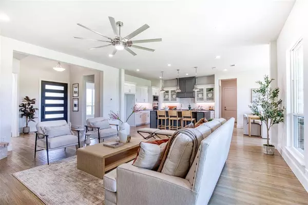 1355 Canyon Lake Road, Wills Point, TX 75169