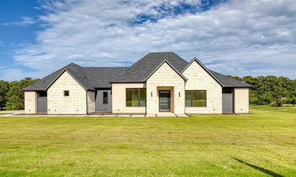1044 Hidden Oaks Drive, Wills Point, TX 75169
