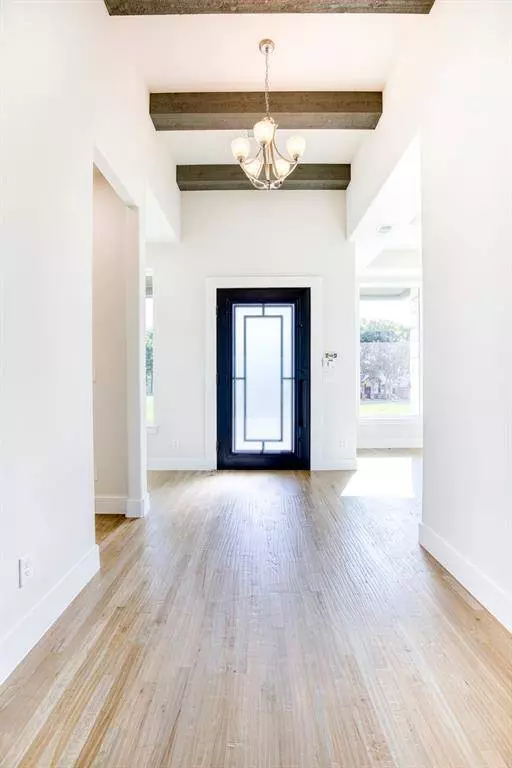 1376 Shadow Lakes Drive, Wills Point, TX 75169