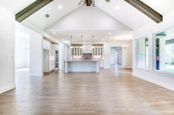 1044 Hidden Oaks Drive, Wills Point, TX 75169