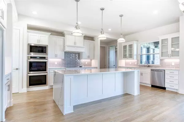 1376 Shadow Lakes Drive, Wills Point, TX 75169