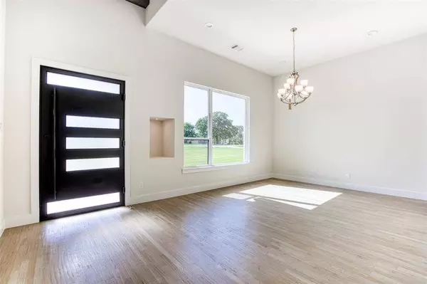 1044 Hidden Oaks Drive, Wills Point, TX 75169