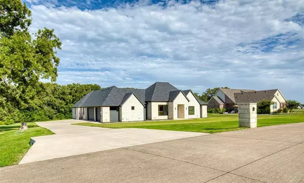 1044 Hidden Oaks Drive, Wills Point, TX 75169