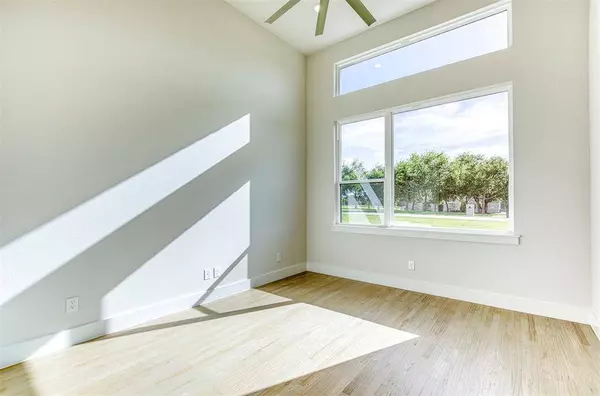 1376 Shadow Lakes Drive, Wills Point, TX 75169