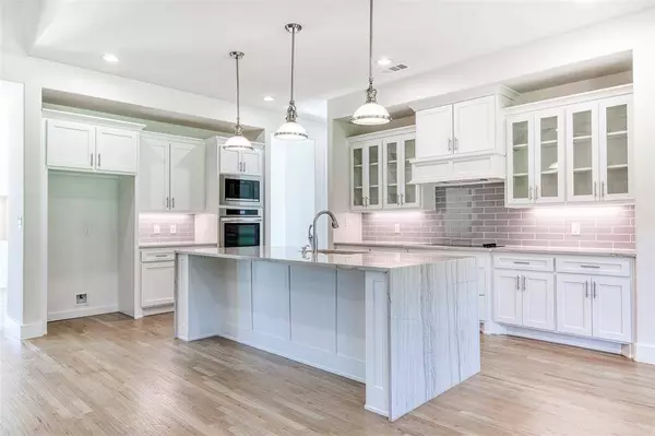 1044 Hidden Oaks Drive, Wills Point, TX 75169