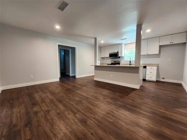 808 S Bois D'Arc, Forney, TX 75126
