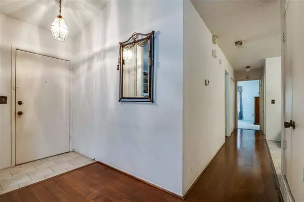 1916 Cobblestone Lane, Garland, TX 75042