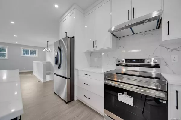 394 Avaani Way, Nanaimo, BC V9R 4J5