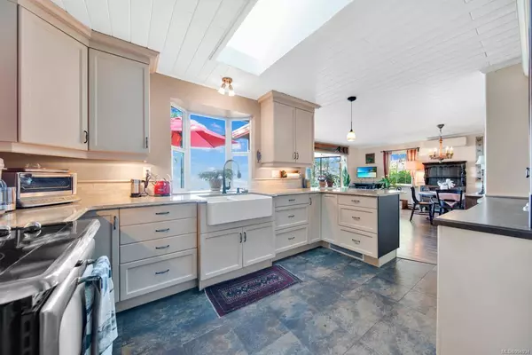 51 Malaspina Dr, Gabriola Island, BC V0R 1X1