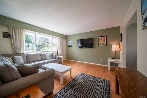 676 Beaconsfield Rd, Nanaimo, BC V9R 1X2