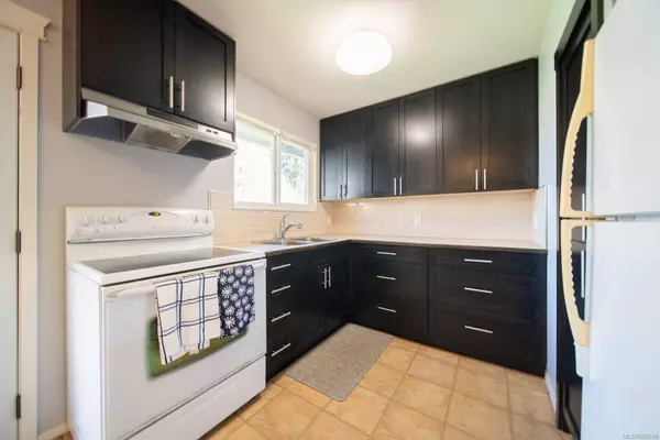 676 Beaconsfield Rd, Nanaimo, BC V9R 1X2