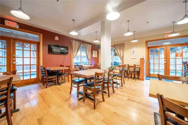 5281 Rutherford Rd #102, Nanaimo, BC V9T 5N9