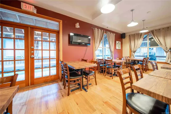 5281 Rutherford Rd #102, Nanaimo, BC V9T 5N9