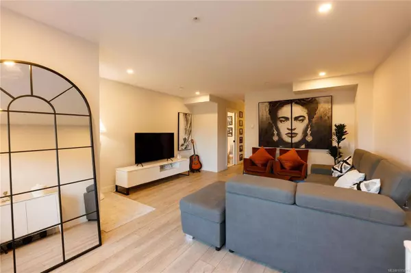 600 Ninth St #102, Nanaimo, BC V9R 0L4