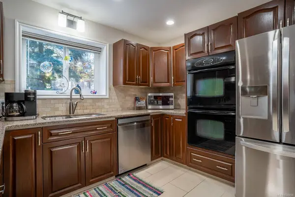 7465 Fernmar Rd, Lantzville, BC V0R 2H0