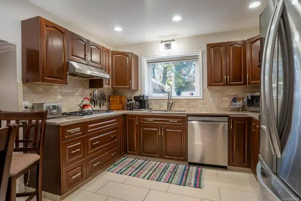 7465 Fernmar Rd, Lantzville, BC V0R 2H0