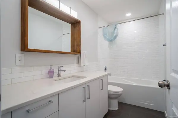 4700 Uplands Dr #406, Nanaimo, BC V9T 5V1