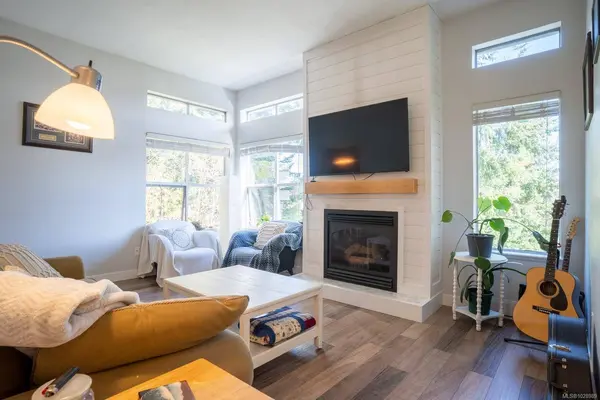 4700 Uplands Dr #406, Nanaimo, BC V9T 5V1