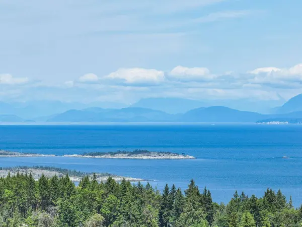 4985 Broad Ridge Pl, Lantzville, BC V0R 2H0