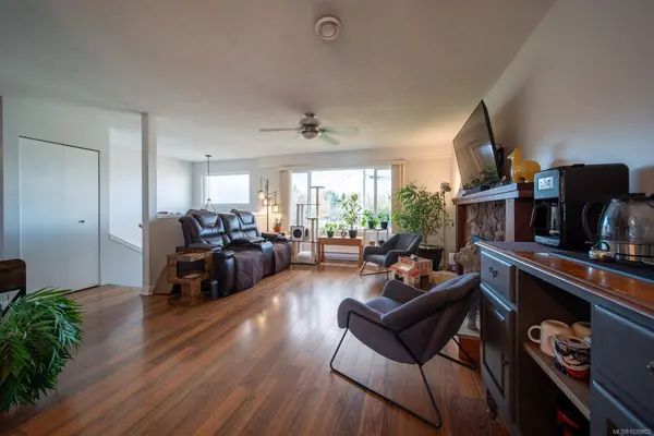 565 Nova St, Nanaimo, BC V9R 1C6