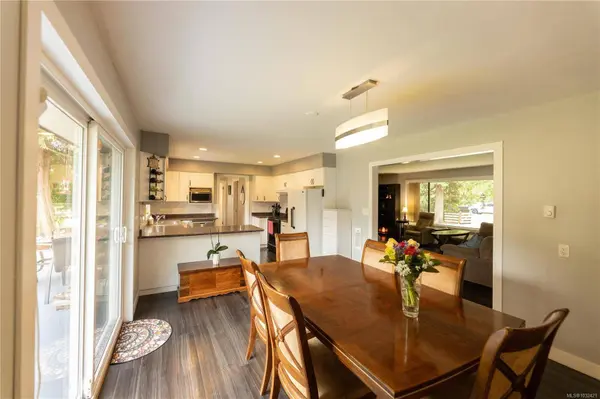 2042 Cedar Rd, Nanaimo, BC V9X 1J4