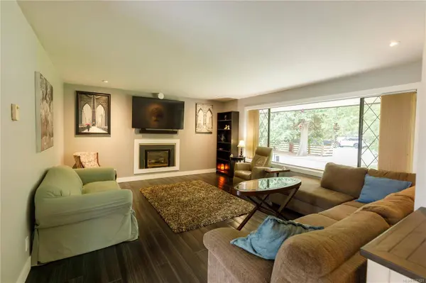 2042 Cedar Rd, Nanaimo, BC V9X 1J4