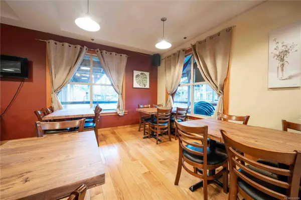 5281 Rutherford Rd ##102, Nanaimo, BC V9T 5N9
