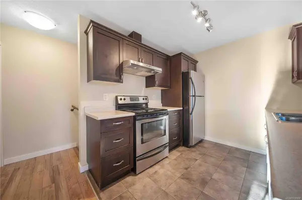5281 Rutherford Rd ##102, Nanaimo, BC V9T 5N9