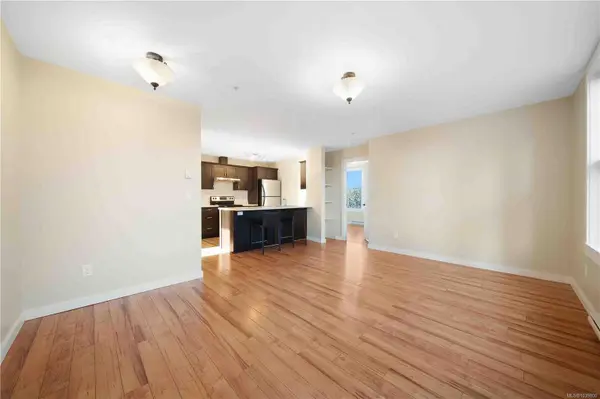 5281 Rutherford Rd ##102, Nanaimo, BC V9T 5N9