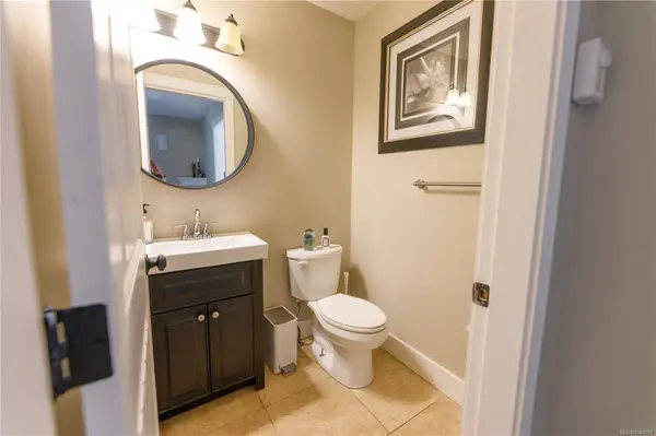 6651 Jenkins Rd, Nanaimo, BC V9T 6J3