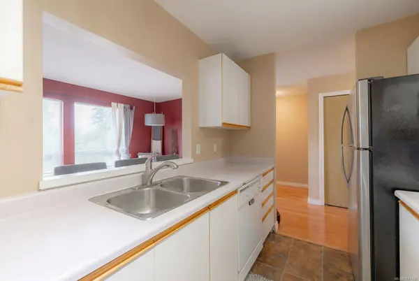 1912 Bowen Rd ##307, Nanaimo, BC V9S 5S6