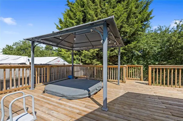 1730 Jingle Pot Rd, Nanaimo, BC V9R 6H1