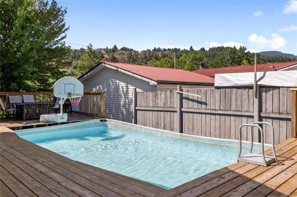 1730 Jingle Pot Rd, Nanaimo, BC V9R 6H1