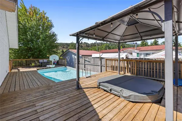 1730 Jingle Pot Rd, Nanaimo, BC V9R 6H1