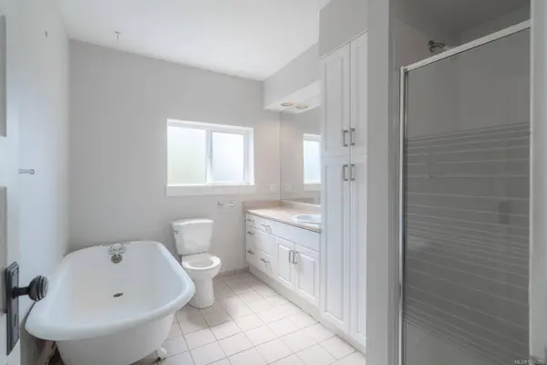 121 Harewood Rd, Nanaimo, BC V9R 2Y7