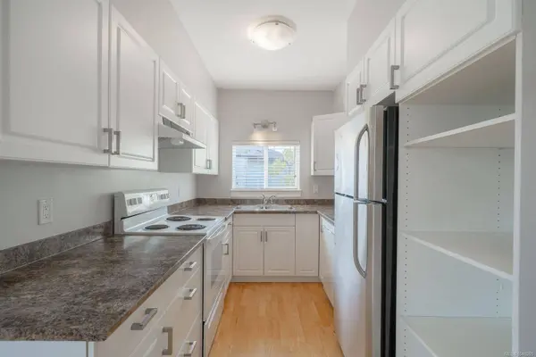 121 Harewood Rd, Nanaimo, BC V9R 2Y7