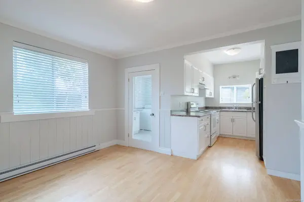 121 Harewood Rd, Nanaimo, BC V9R 2Y7