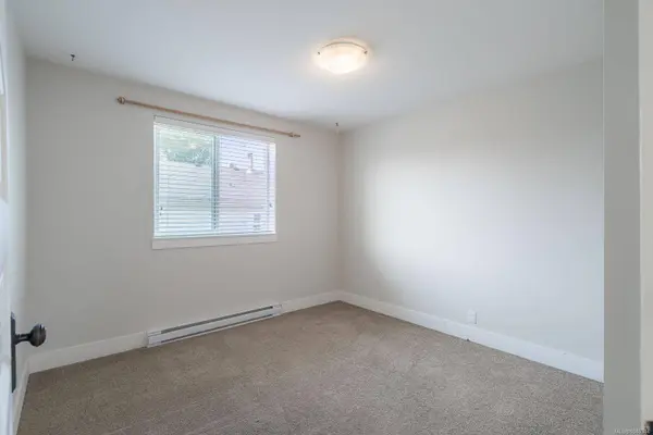 121 Harewood Rd, Nanaimo, BC V9R 2Y7