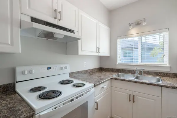 121 Harewood Rd, Nanaimo, BC V9R 2Y7