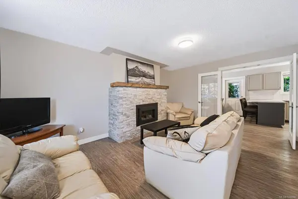 3161 Singleton Rd, Nanaimo, BC V9T 2X4