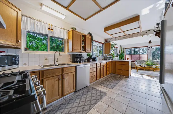 1927 Richardson Rd, Nanaimo, BC V9X 1C2