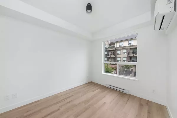 2493 Montrose Ave #318, Abbotsford, BC V2S 0L4