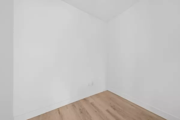 2493 Montrose Ave #318, Abbotsford, BC V2S 0L4