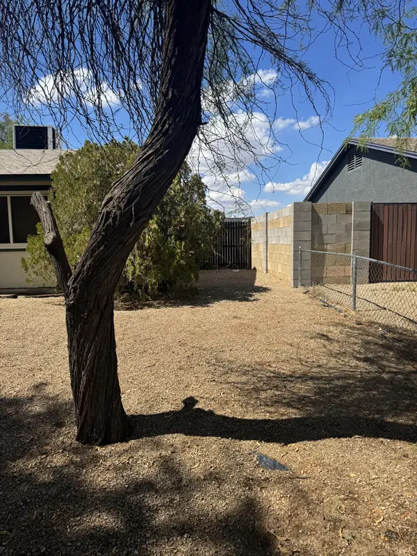 3226 W Grovers Ave, Phoenix, AZ 85053-6624