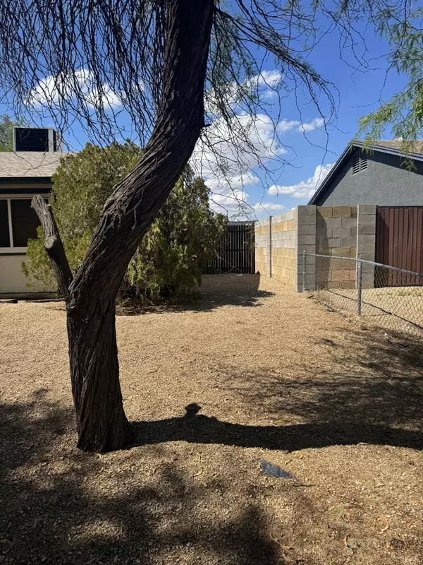 3226 W Grovers Ave, Phoenix, AZ 85053-6624