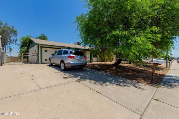 3226 W GROVERS Avenue, Phoenix, AZ 85053