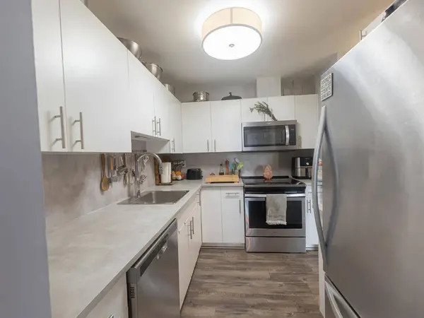 15991 THRIFT AVE #104, White Rock, BC V4B2M9