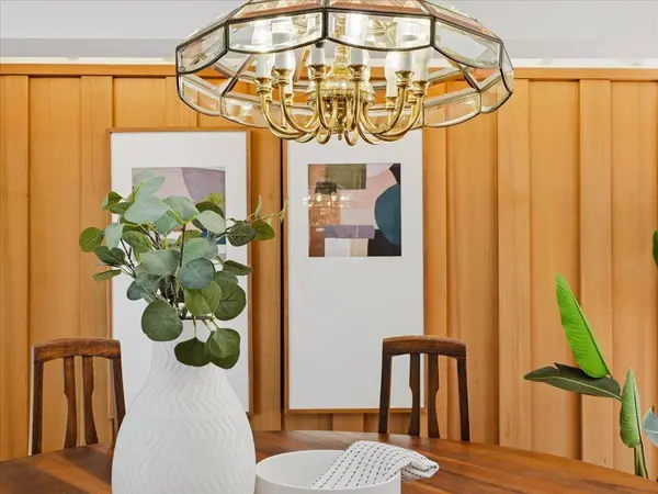 1650 Mathers AVE, West Vancouver, BC V7V 2G7