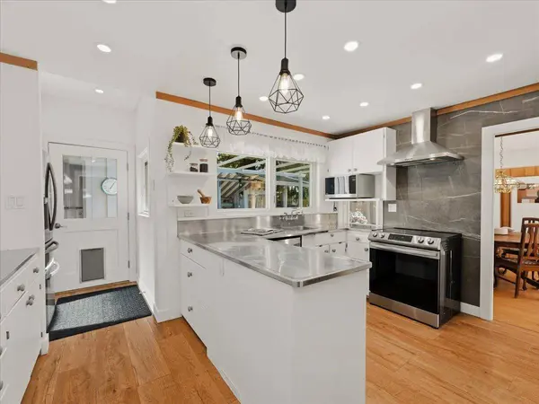 1650 Mathers AVE, West Vancouver, BC V7V 2G7